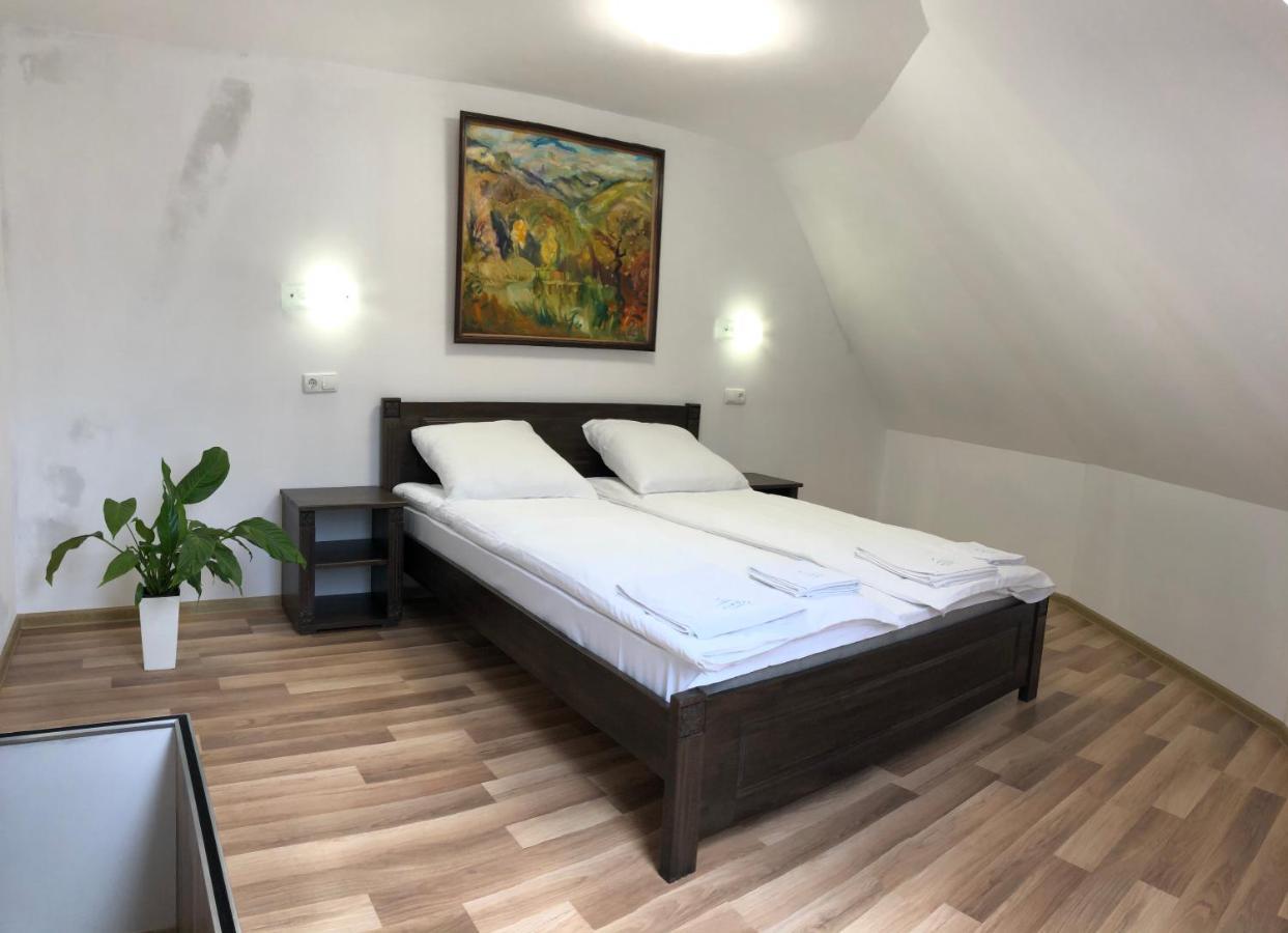 Europa Hotel Rakhiv Ngoại thất bức ảnh
