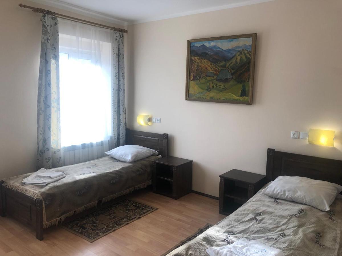 Europa Hotel Rakhiv Ngoại thất bức ảnh