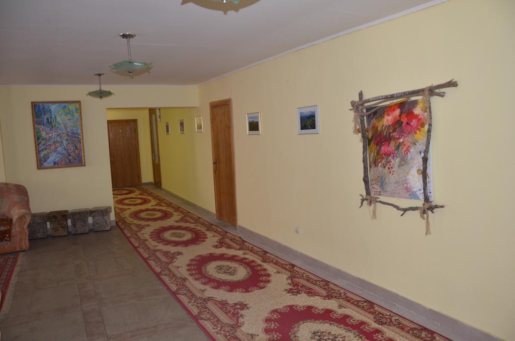 Europa Hotel Rakhiv Ngoại thất bức ảnh
