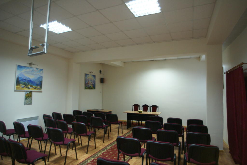 Europa Hotel Rakhiv Ngoại thất bức ảnh