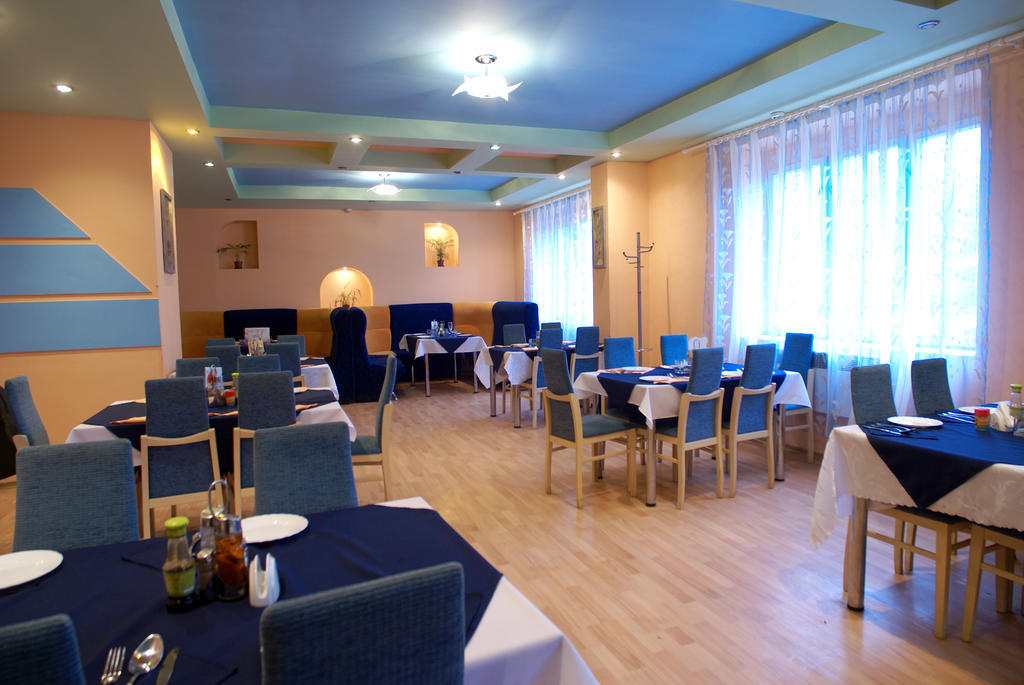 Europa Hotel Rakhiv Ngoại thất bức ảnh