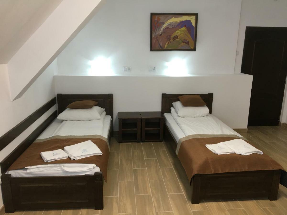 Europa Hotel Rakhiv Ngoại thất bức ảnh